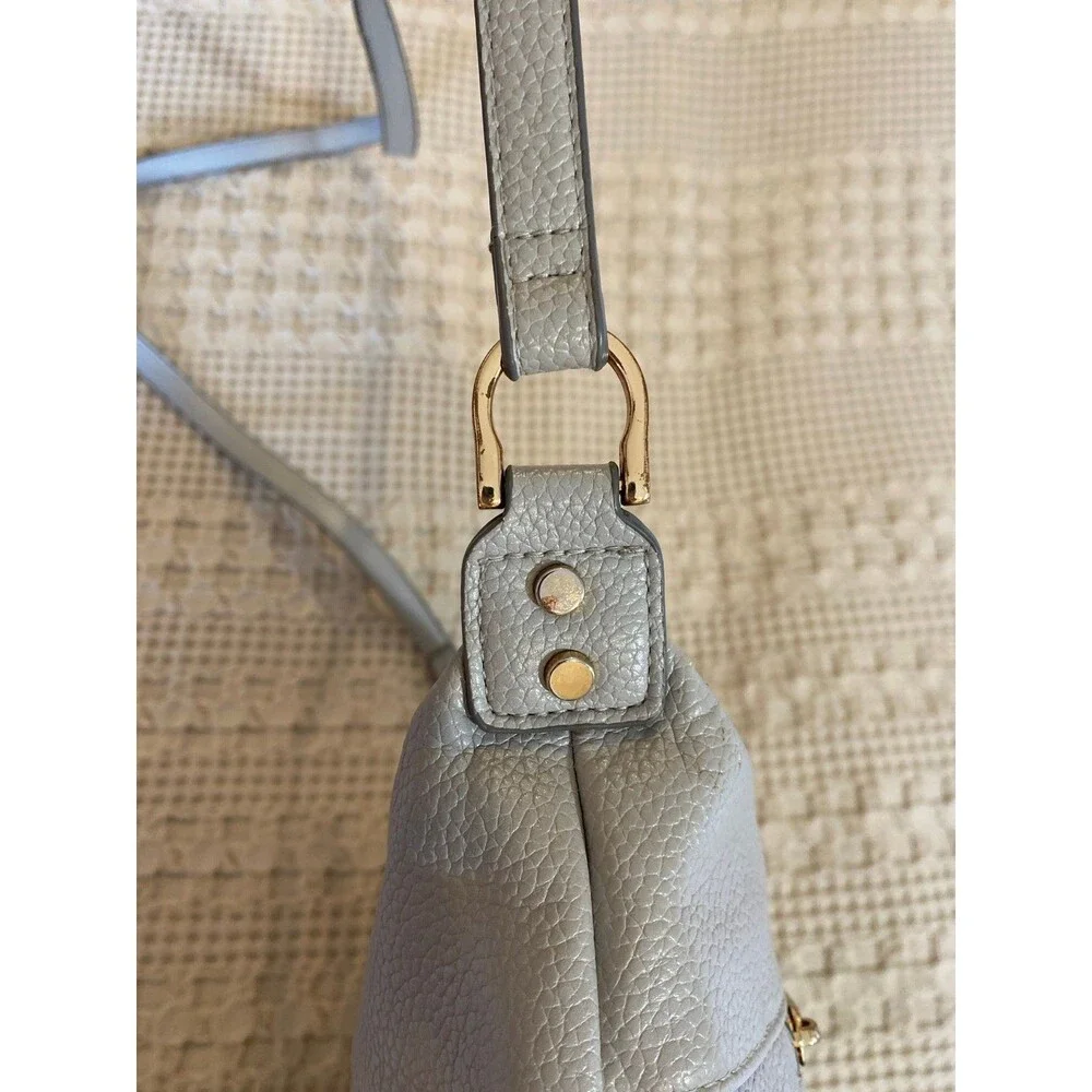 A New Day Light Gray Pebbled Crossbody Bag Gold Zip‎ Minimalist Travel Purse